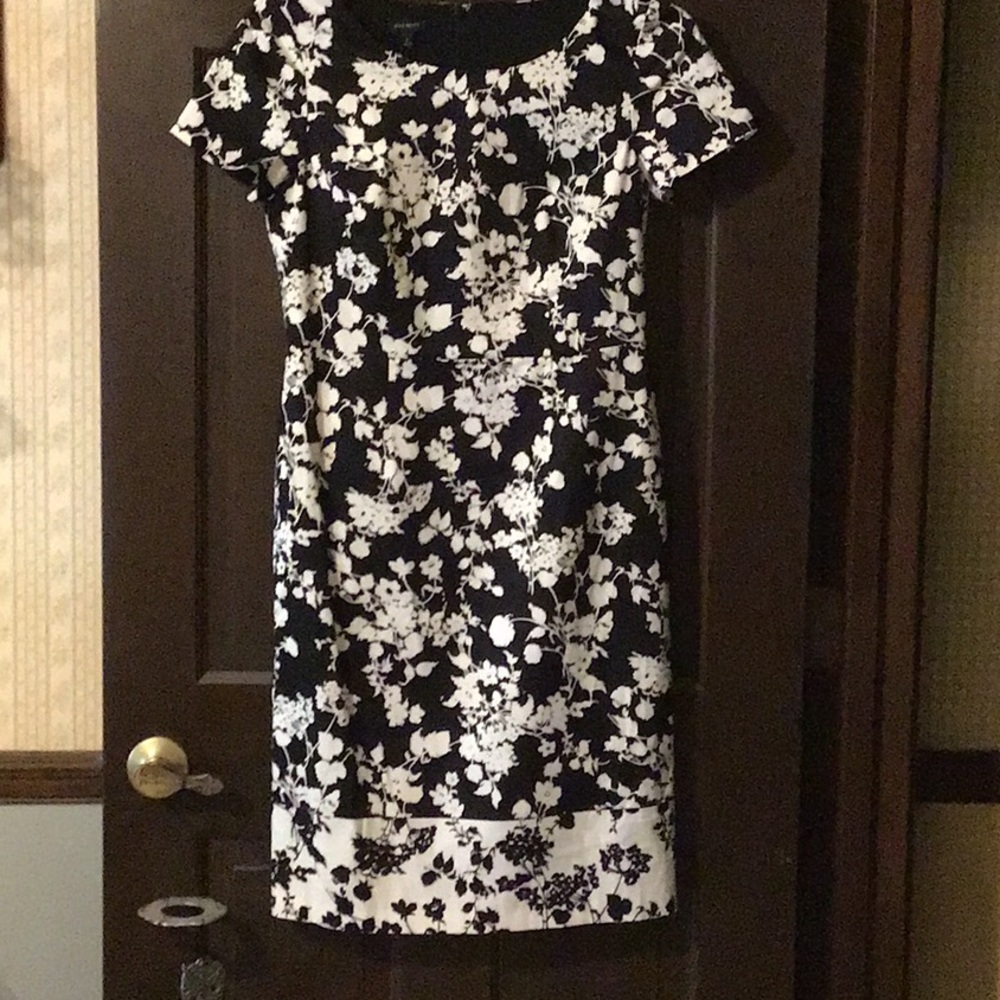 Lovely Talbots short sleeve dress size 6NWT